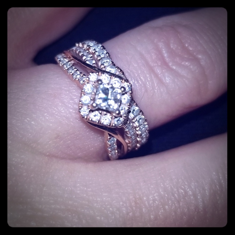 The Leo wedding band
